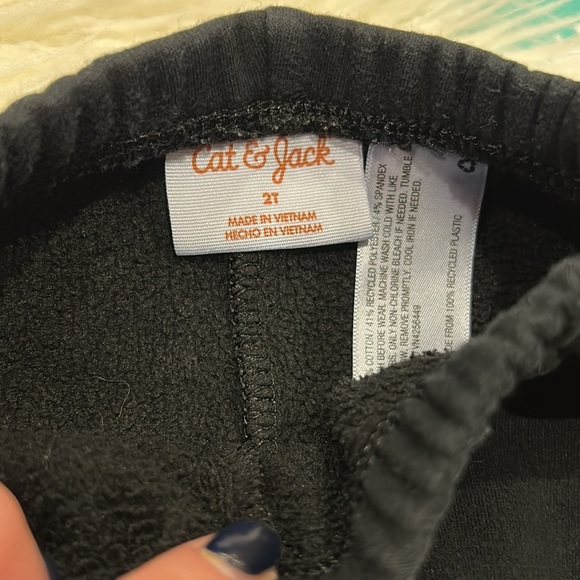 Cat and jack 2 t black bottom -heavy material good condition - Picture 2 of 3